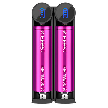 Le Efest Slim K2 charge deux accumulateurs simultanément